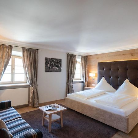 Hotel Gasthof Alte Post Holzkirchen Holzkirchen  Buitenkant foto