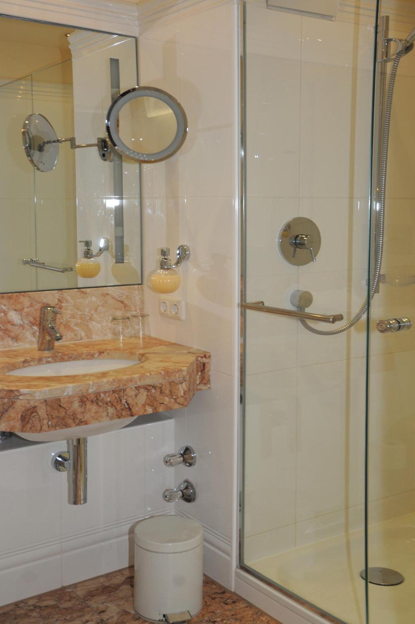 Hotel Gasthof Alte Post Holzkirchen Holzkirchen  Kamer foto